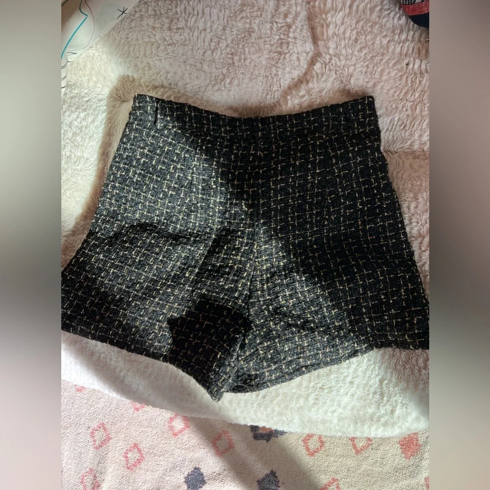 Black/Gold Tweed/Boucle detailed high waisted short- Size US 10 - Picture 5 of 5